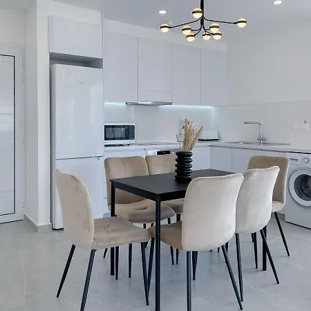 Phaedrus Living: Seaview Luxury Flat Limnaria 134 דירה פאפוס